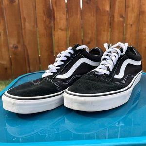 Vans Old Skool, Black/White, Unisex (Women’s 12, Men’s 10.5)